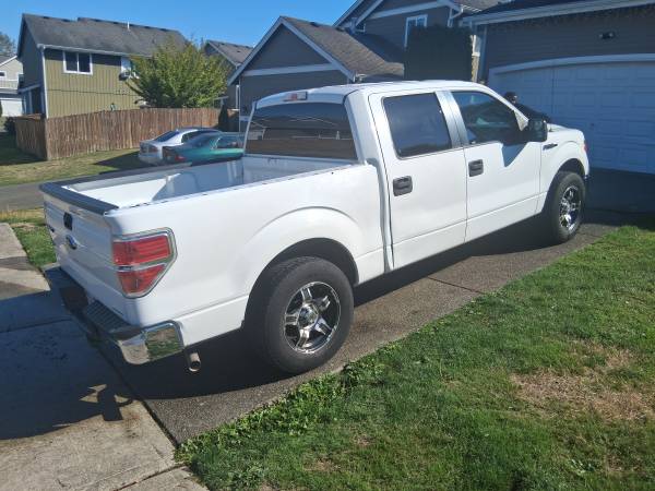 2013 Ford F 150 XLT 4x2 Regular Cab Styleside 8 ft. box 145 in. WB Automatic — photo 1