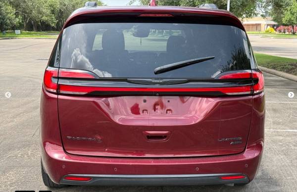 2021 Chrysler Pacifica Limited — photo 3