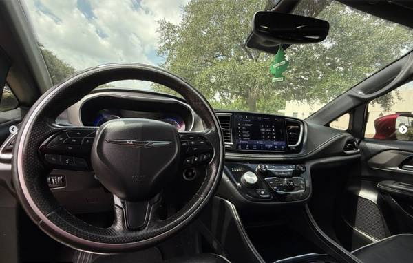 2021 Chrysler Pacifica Limited — photo 5