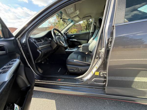 2014 Toyota Camry SE — photo 12