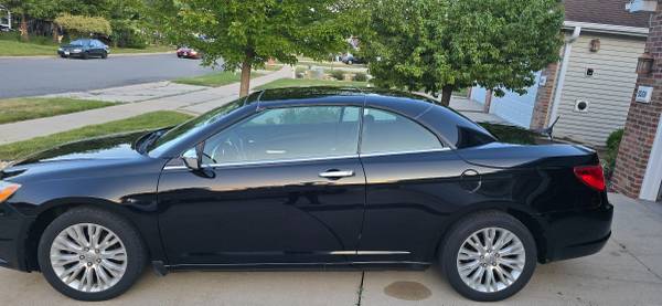2011 Chrysler 200 S 4dr Sedan Automatic — photo 2