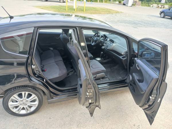 2010 Honda FIT Sport 4dr Front-wheel Drive Hatchback Manual — photo 5