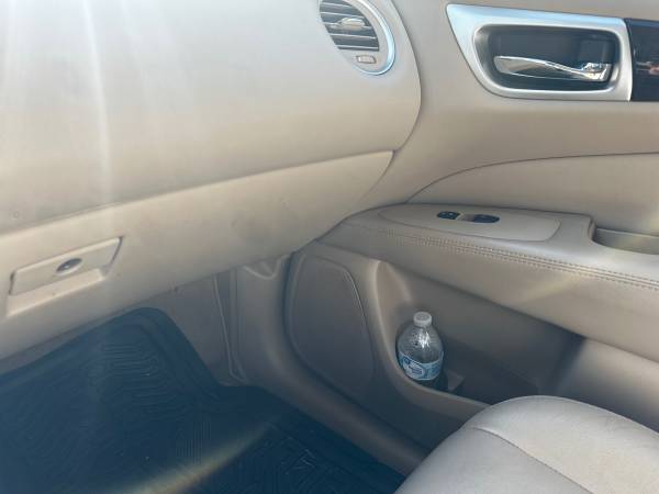 2013 Nissan Pathfinder Platinum — photo 10