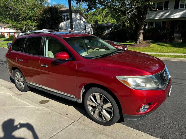 2013 Nissan Pathfinder Platinum — photo 1