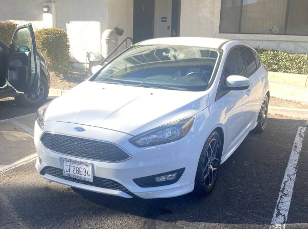 2016 Ford Focus SE 4dr Sedan Manual — photo 1