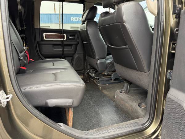 2012 RAM Megacab Laramie — photo 7