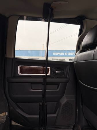 2012 RAM Megacab Laramie — photo 8