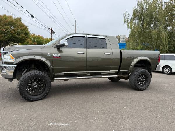 2012 RAM Megacab Laramie — photo 5