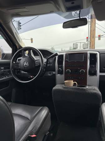 2012 RAM Megacab Laramie — photo 9