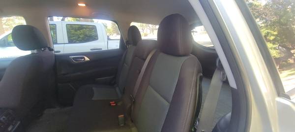 2017 Nissan Pathfinder SV 4dr 4x4 CVT — photo 4