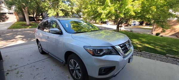 2017 Nissan Pathfinder SV 4dr 4x4 CVT — photo 1