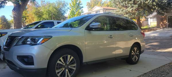 2017 Nissan Pathfinder SV 4dr 4x4 CVT — photo 2