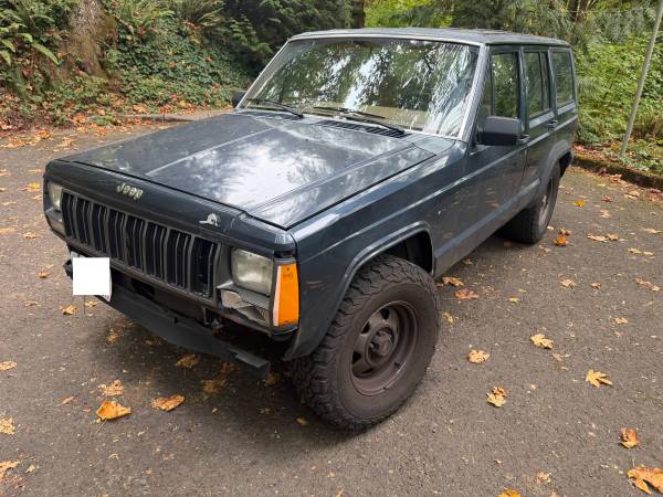 1988 Jeep Cherokee Base 4dr SUV — photo 3