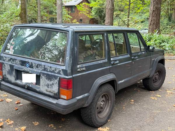 1988 Jeep Cherokee Base 4dr SUV — photo 5