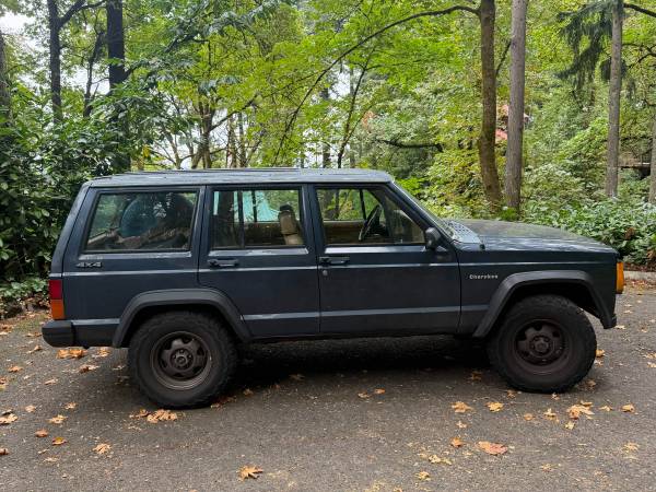 1988 Jeep Cherokee Base 4dr SUV — photo 6