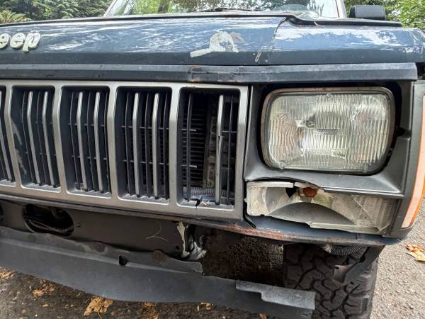 1988 Jeep Cherokee Base 4dr SUV — photo 7