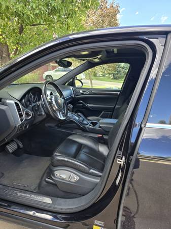 2011 Porsche Cayenne Turbo 4dr All-wheel Drive Automatic — photo 3