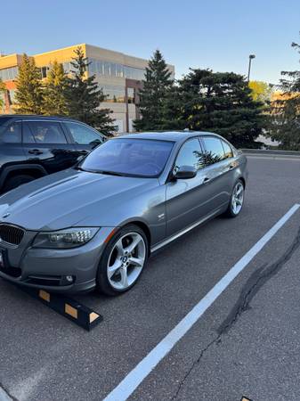 2010 BMW 335xi 4dr — photo 2