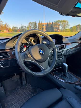 2010 BMW 335xi 4dr — photo 9