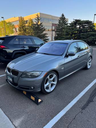 2010 BMW 335xi 4dr — photo 1