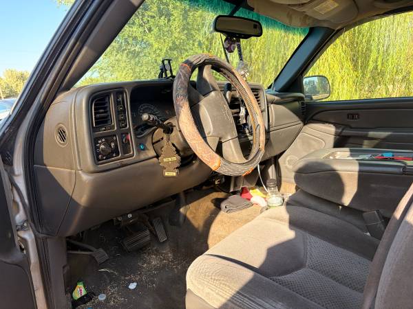 2005 Chevrolet Suburban 2500 LS 4x4 Automatic — photo 4