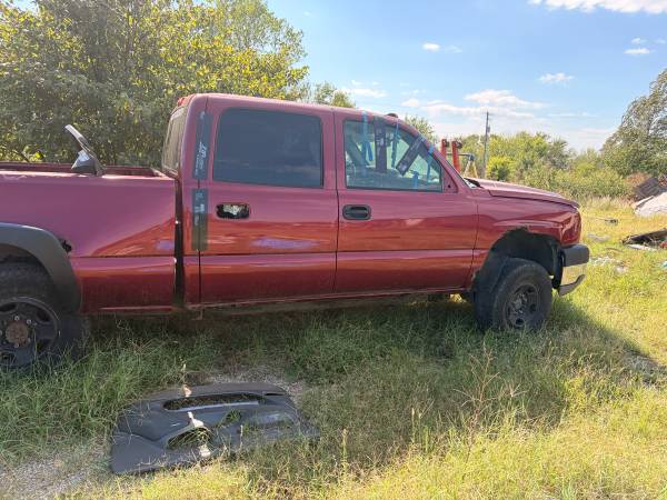 2005 Chevrolet Suburban 2500 LS 4x4 Automatic — photo 9