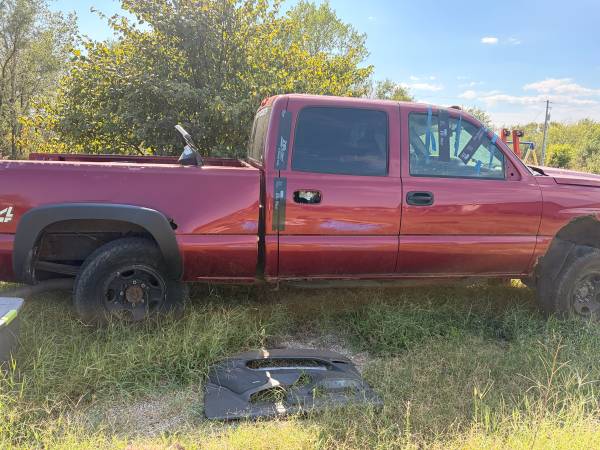 2005 Chevrolet Suburban 2500 LS 4x4 Automatic — photo 8