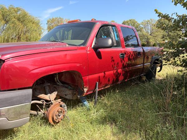 2005 Chevrolet Suburban 2500 LS 4x4 Automatic — photo 11