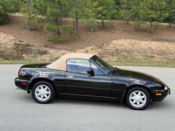 1993 Mazda MX 5 Miata Base 2dr Convertible — photo 3
