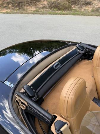 1993 Mazda MX 5 Miata Base 2dr Convertible — photo 11