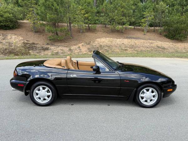 1993 Mazda MX 5 Miata Base 2dr Convertible — photo 2