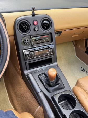 1993 Mazda MX 5 Miata Base 2dr Convertible — photo 10