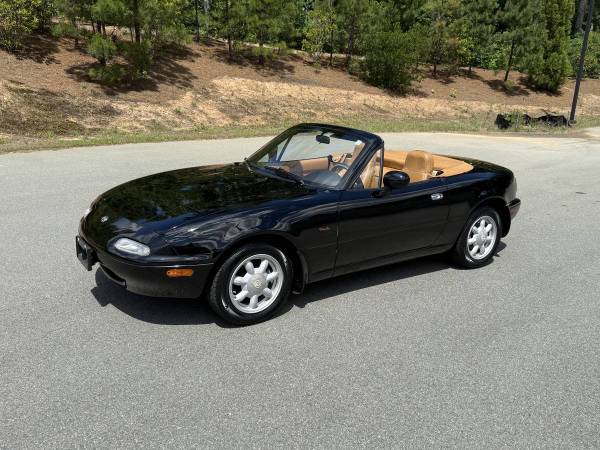 1993 Mazda MX 5 Miata Base 2dr Convertible — photo 1