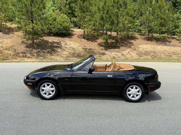 1993 Mazda MX 5 Miata Base 2dr Convertible — photo 4