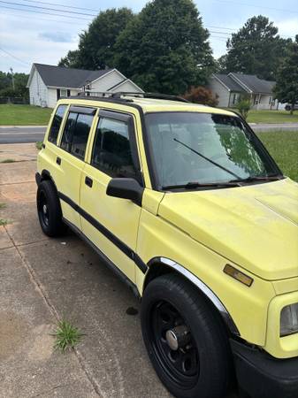 1998 Chevrolet Tracker Base 4dr SUV — photo 1