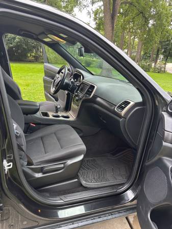 2015 Jeep Grand Cherokee Laredo 4dr 4x2 Automatic — photo 10