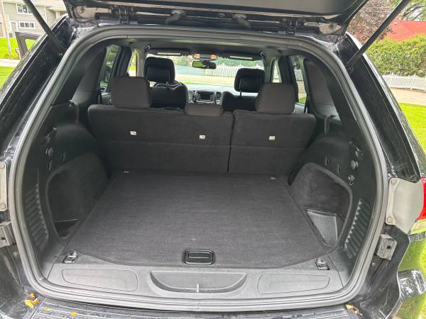 2015 Jeep Grand Cherokee Laredo 4dr 4x2 Automatic — photo 9