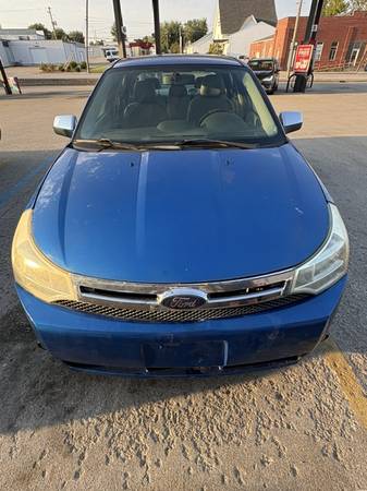 2010 Ford Focus SEL 4dr Sedan Manual — photo 3