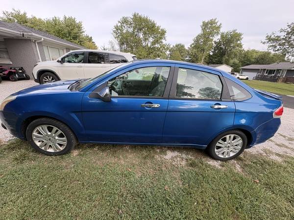 2010 Ford Focus SEL 4dr Sedan Manual — photo 1