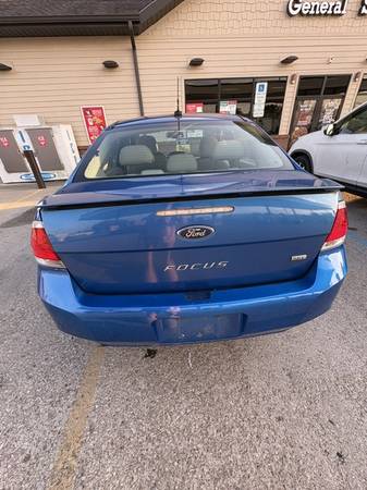 2010 Ford Focus SEL 4dr Sedan Manual — photo 4