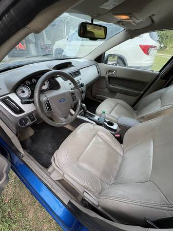 2010 Ford Focus SEL 4dr Sedan Manual — photo 9