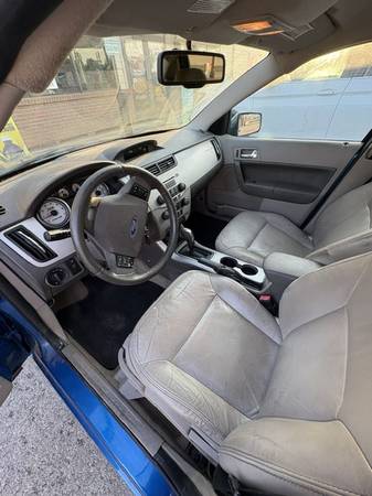 2010 Ford Focus SEL 4dr Sedan Manual — photo 6