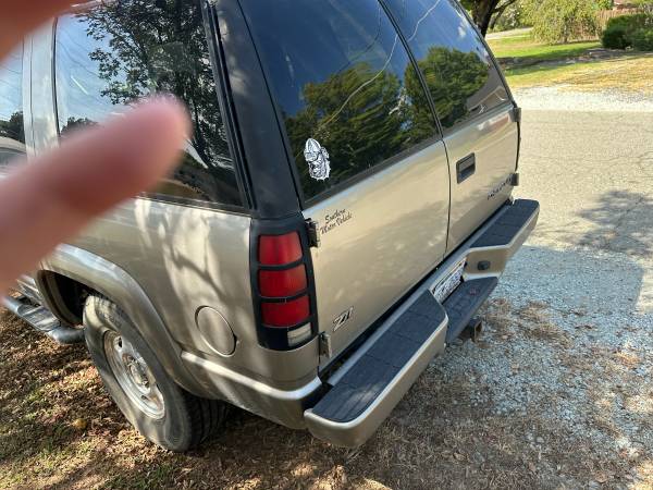 2000 Chevrolet Tahoe All New Base — photo 8