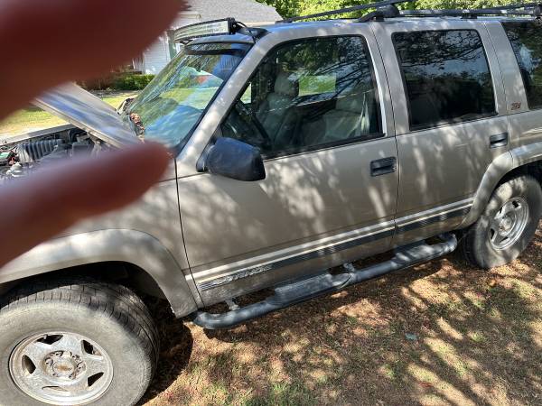2000 Chevrolet Tahoe All New Base — photo 1