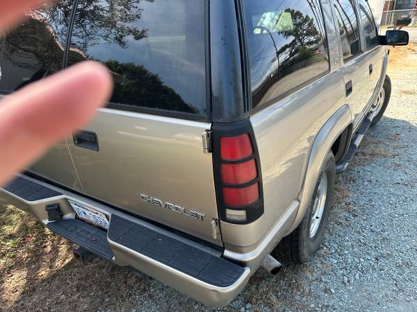 2000 Chevrolet Tahoe All New Base — photo 12
