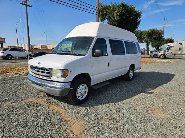 2001 Ford E-350 Super Duty Commercial — photo 1