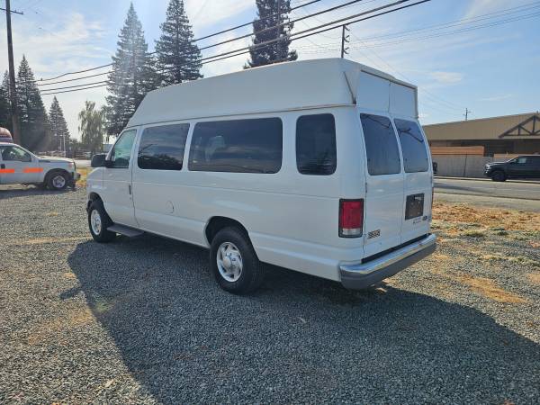 2001 Ford E-350 Super Duty Commercial — photo 3
