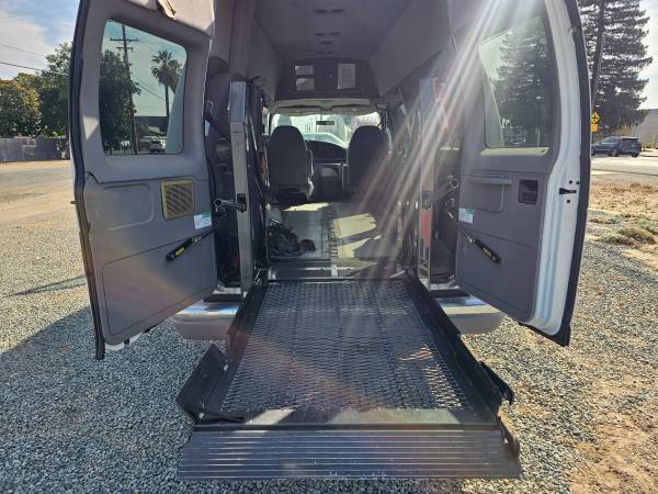 2001 Ford E-350 Super Duty Commercial — photo 8
