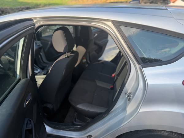 2013 Ford Focus S 4dr Sedan Automatic — photo 5