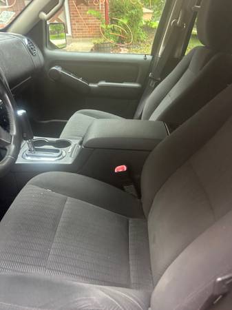 2009 Ford Explorer XLT — photo 4